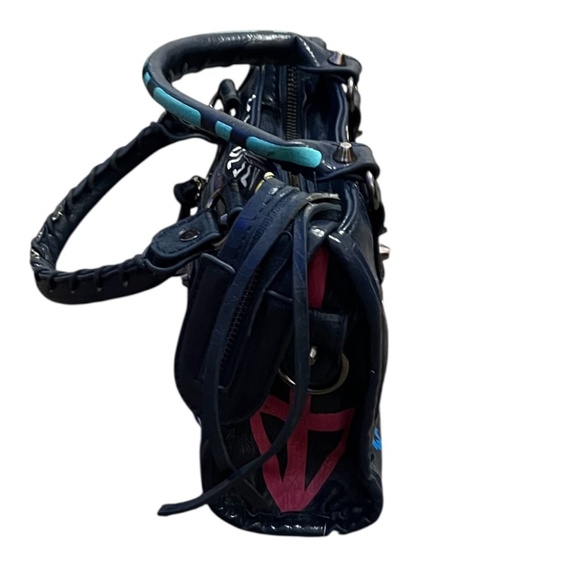 Graffiti Women's Leather Handbag Shoulder Bag with Zipper Closure - Picture 4 of 15